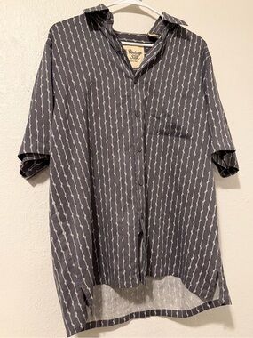 Vintage Silk Men's Short-Sleeve Button-Up Shirt - Black with White Stripe